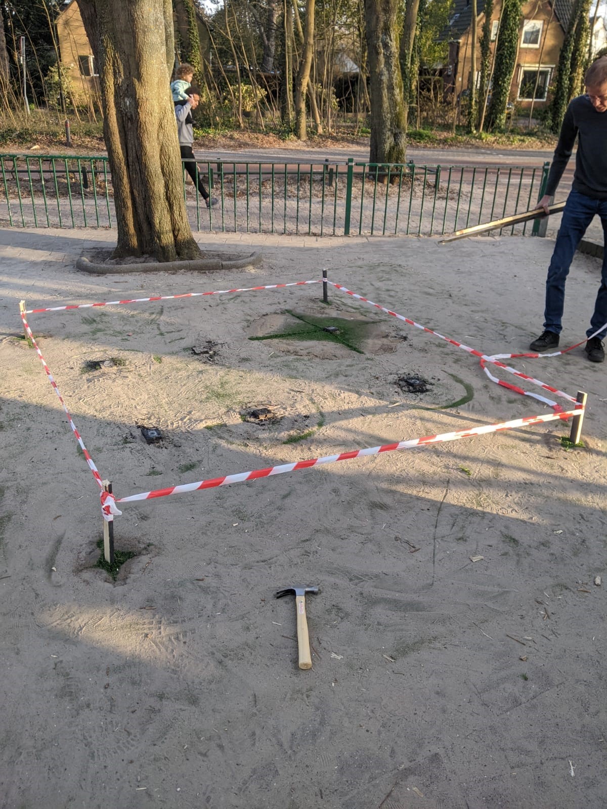 Speelhuisje verdwenen.